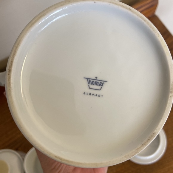 Thomas Rosenthal of Germany Coffee Pot / Cups / Sugar - Picture 8 of 8